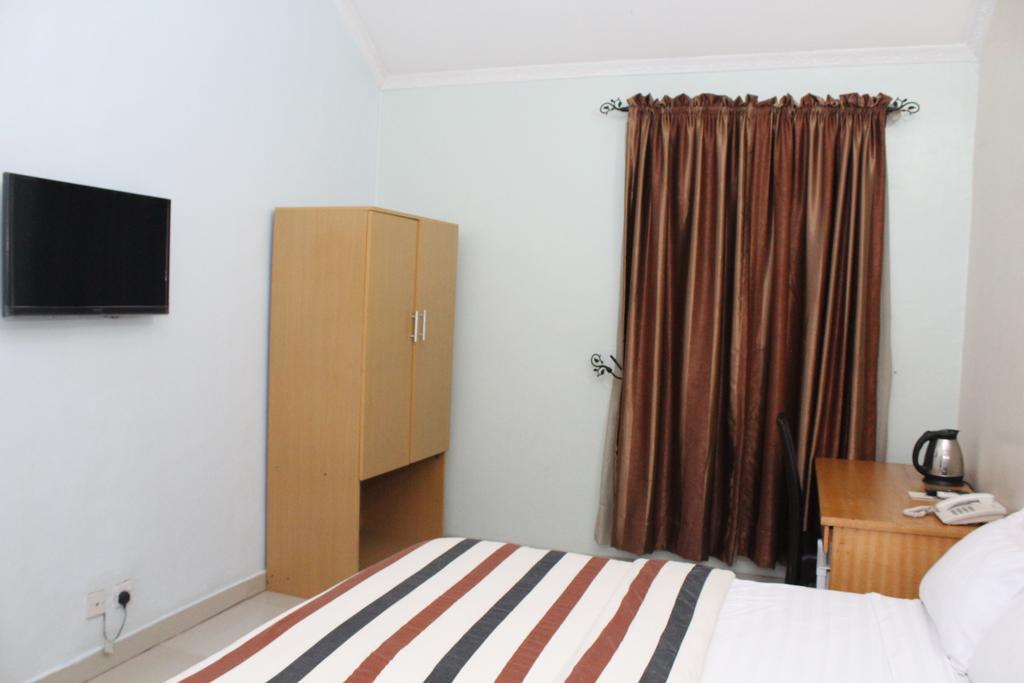 Bluespring Hotel Maryland 외부 사진