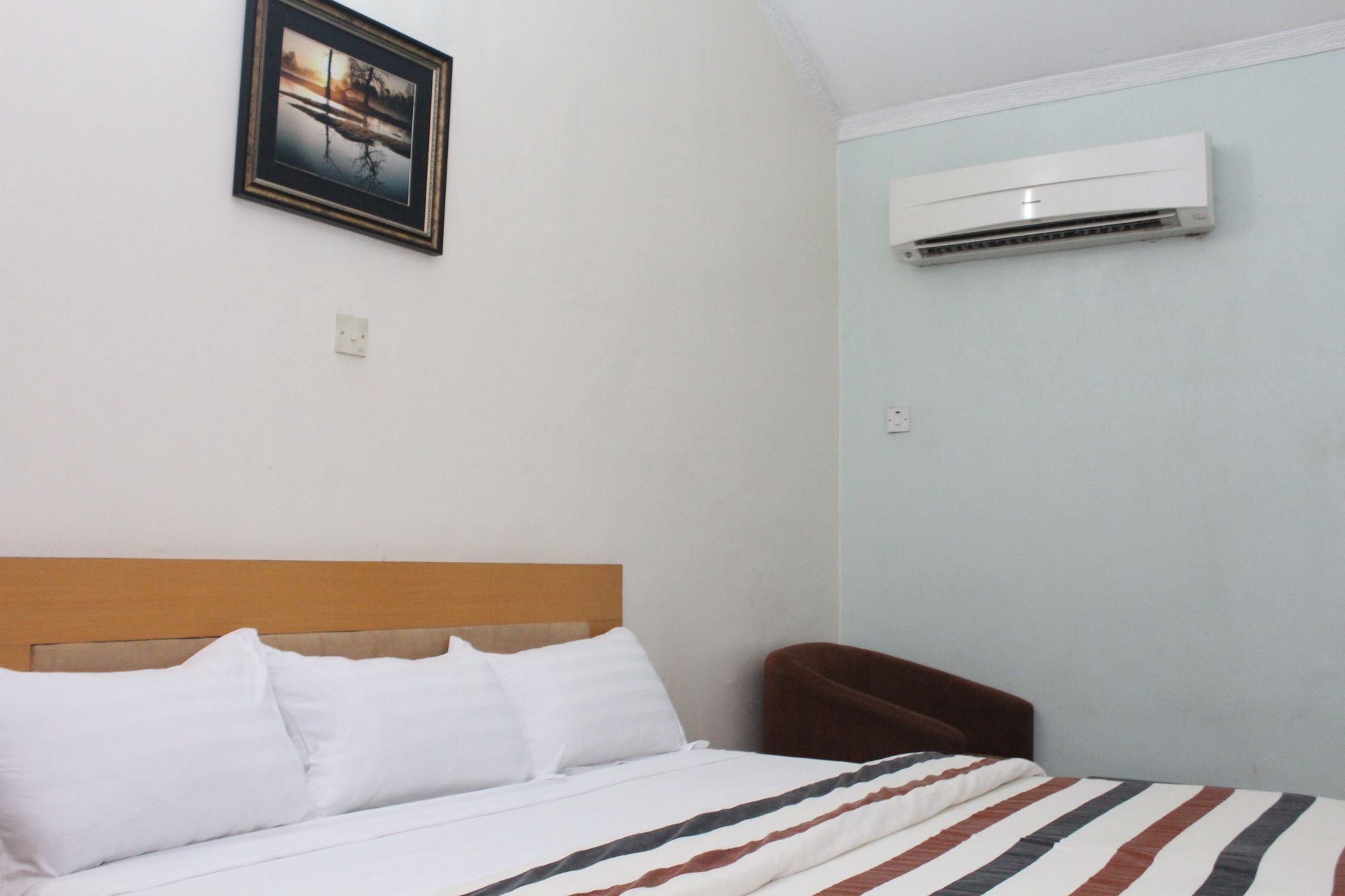 Bluespring Hotel Maryland 외부 사진